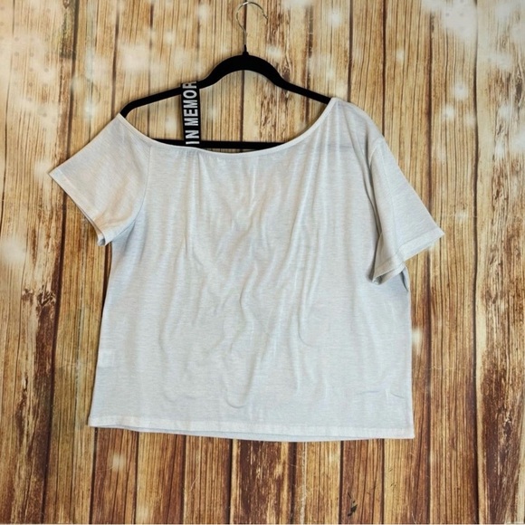 SHEIN Women’s Graphic Tee Bow Face Off Shoulder Casual Top Size Small - Picture 6 of 12